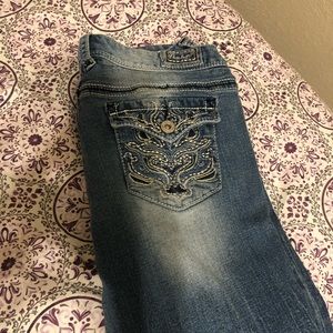 Size 5 Amethyst jeans, barely worn.